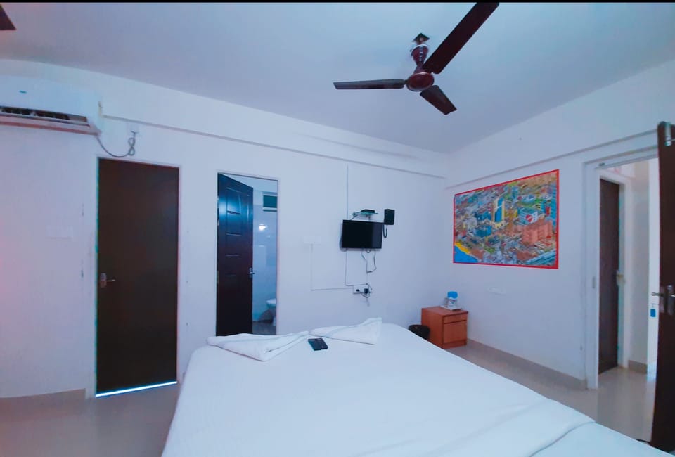 Deluxe Double Room | In-room safe, blackout drapes, iron/ironing board, cribs/infant beds