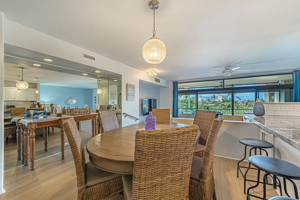 Dining and breakfast bar