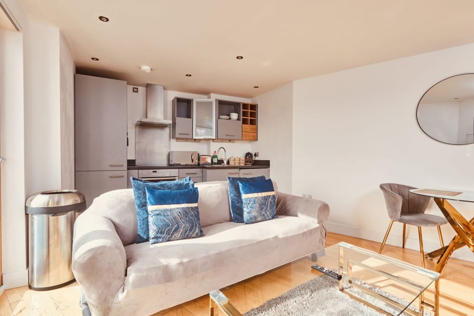 Deluxe Apartment, Private Bathroom | Lounge