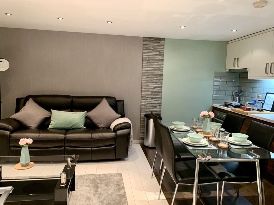 House, Private Bathroom | Lounge