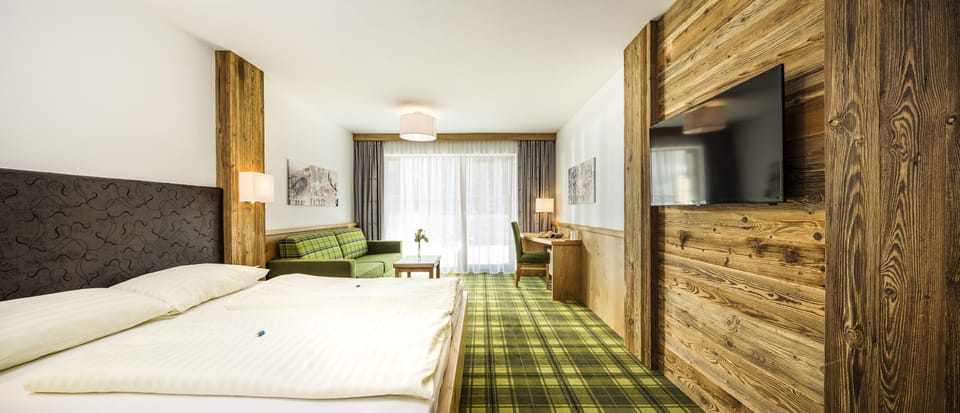 In-room safe, desk, laptop workspace, soundproofing