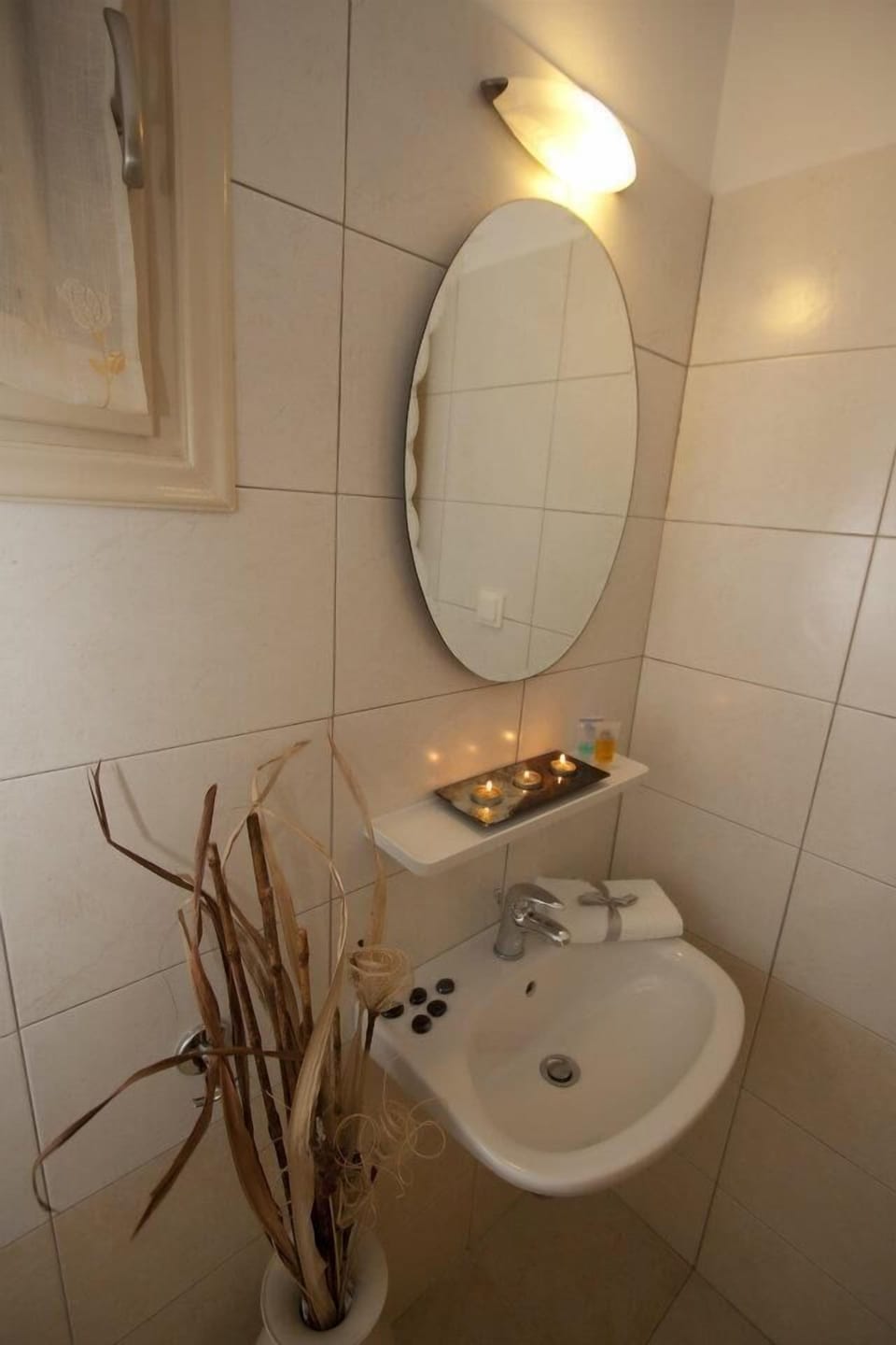 Standard Studio, Garden View | Bathroom | Shower, hair dryer, towels