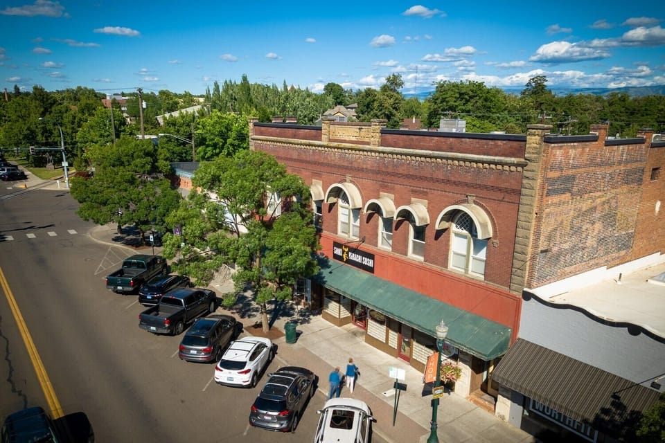Ideal Main Street location. (2)