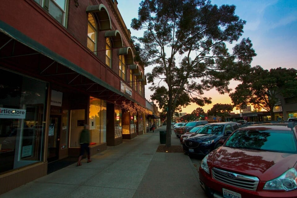 Walla Walla has beautiful sunsets. (2)
