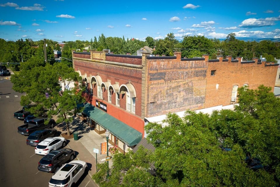 Ideal Main Street location. (1)