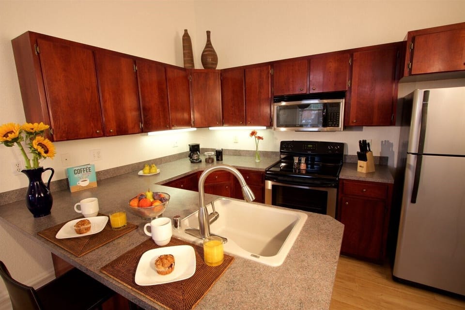 Nicely appointed kitchen.