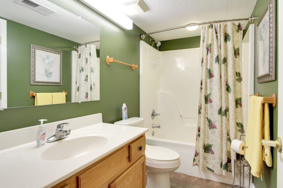 Bathroom | Towels Provided