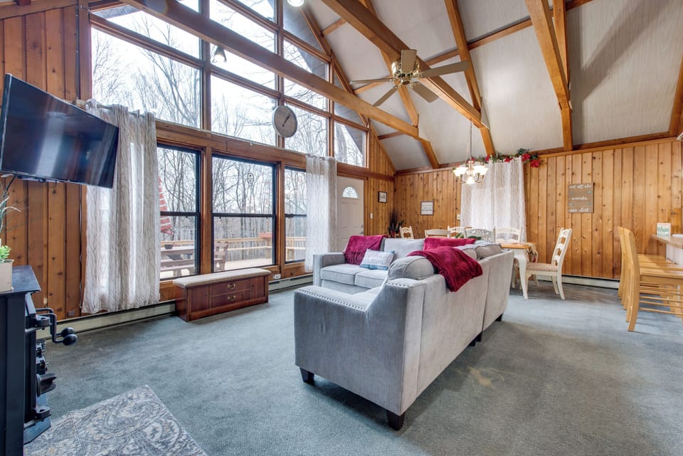 Living Room | Free WiFi | Smart TV