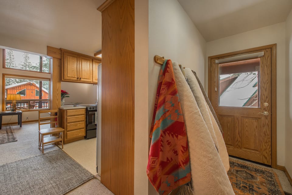 Warm, cozy fire pit/deck blankets conveniently located at side deck entry door