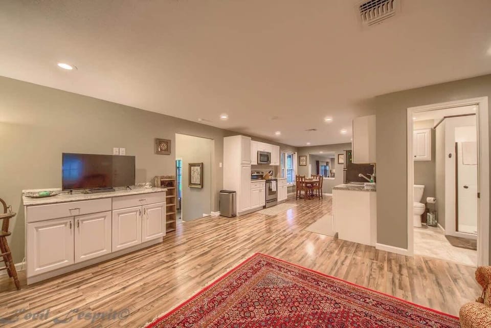Family room, kitchen and guest bathroom. 