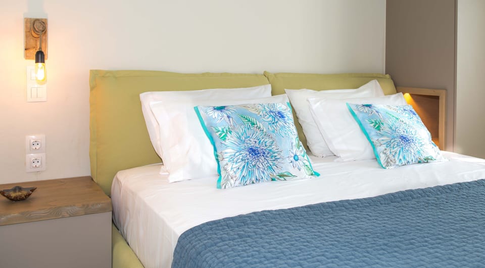 Bedroom with Queen size bed