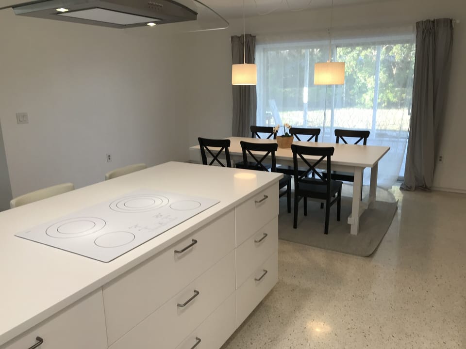 island with quartz counter