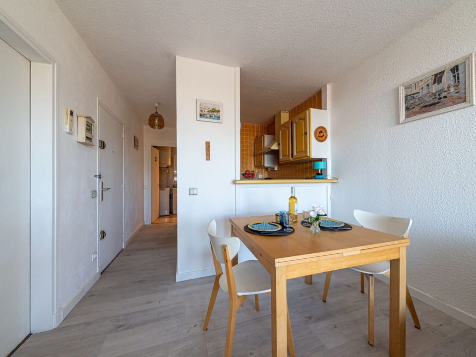 Table, Furniture, Property, Picture Frame, Wood, Door, Paint, Interior Design, Building, Architecture