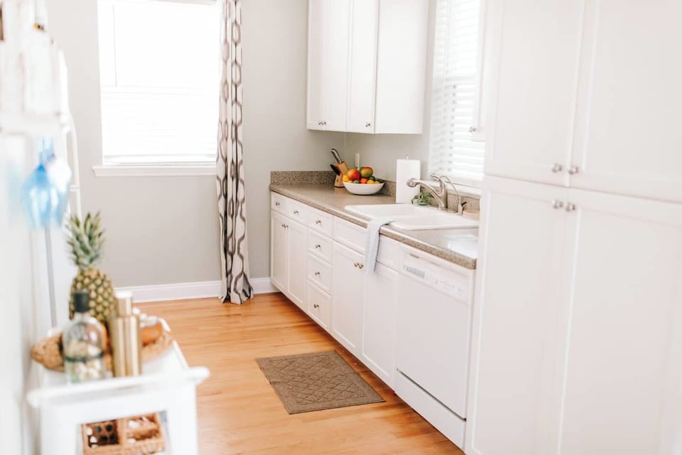 Full kitchen with all appliances. 