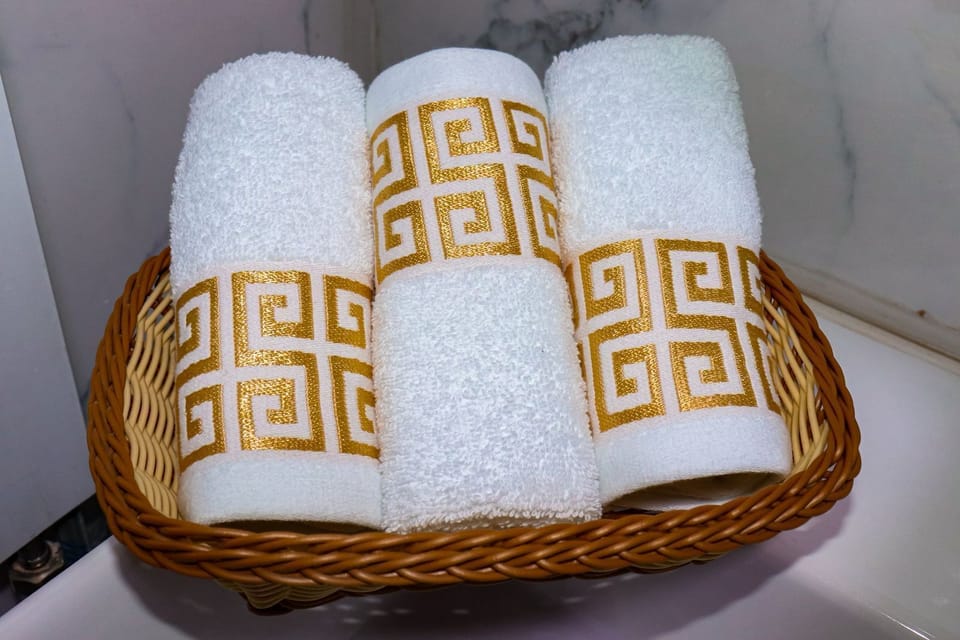 Double or Twin Room with Pyramid View | Bathroom | Separate tub and shower, rainfall showerhead, free toiletries