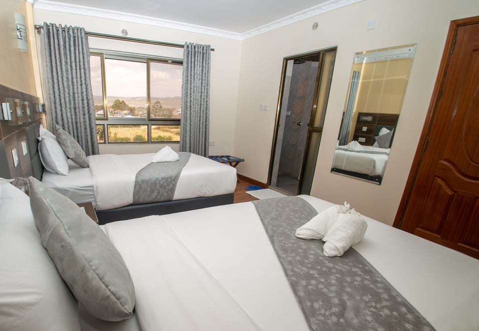 Standard Twin Room | Individually furnished, blackout drapes, free WiFi, bed sheets