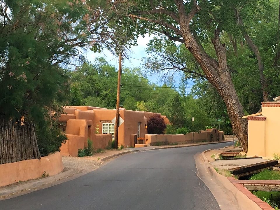 Historic Eastside Neighborhood. Walk to the Plaza and Canyon Road.