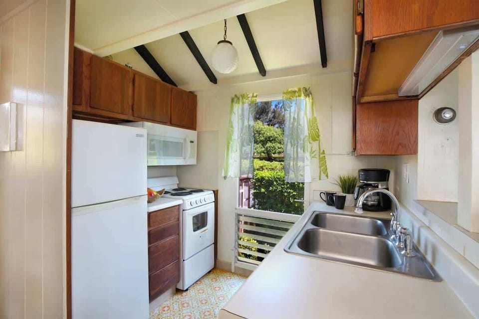 Well equipped kitchen has everything you need for island inspired meals!