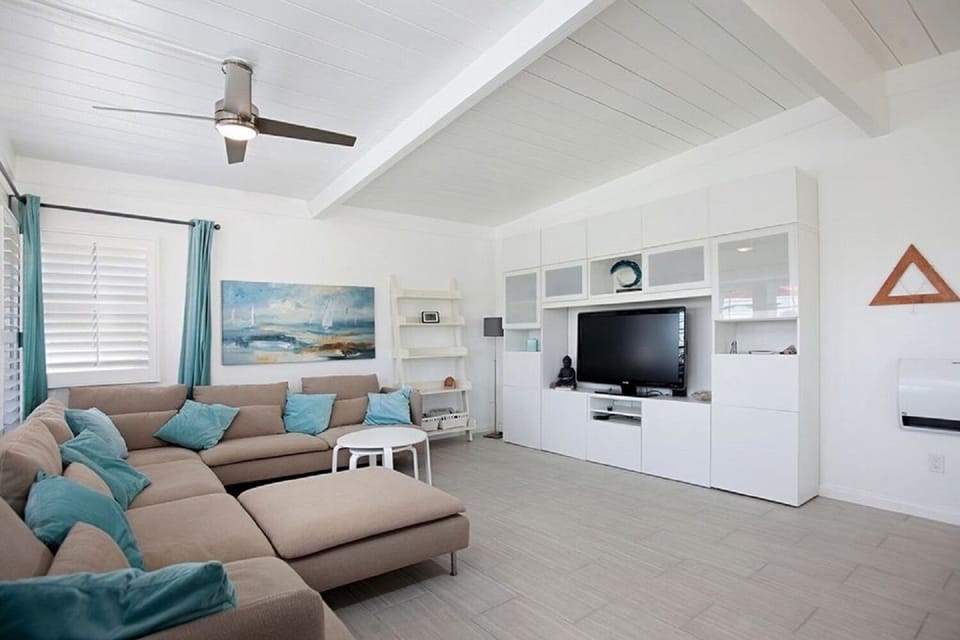 Living Room with WiFi and internet 