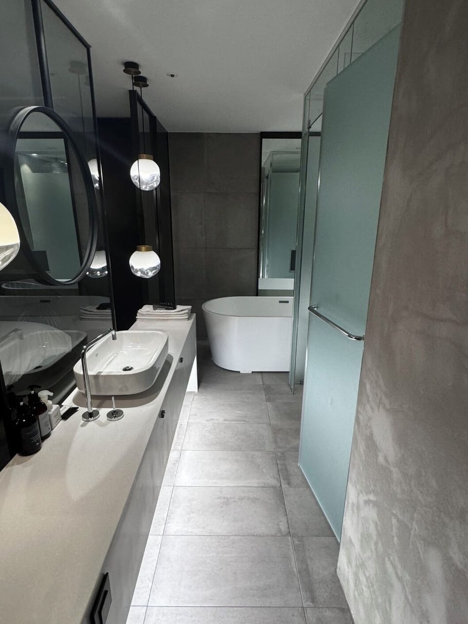 Premium Double Room | Bathroom | Separate tub and shower, free toiletries, hair dryer, slippers