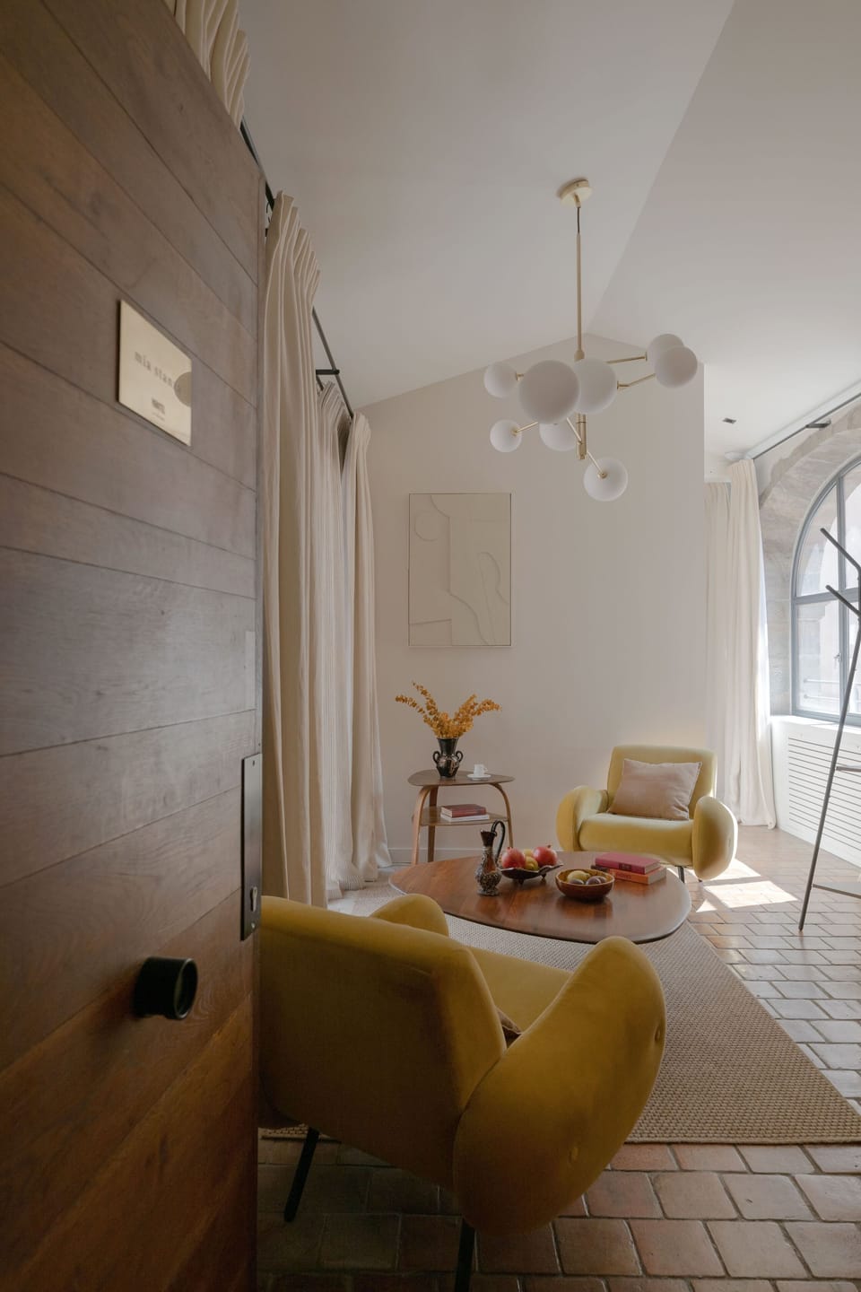 Suite Luxe Mia Stanza, 22 Rue du Boeuf | Living area | Flat-screen TV