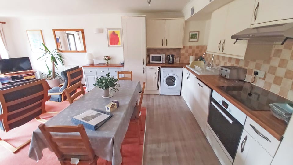 Ash Cottage kitchen / dining area with well equipped kitchen.