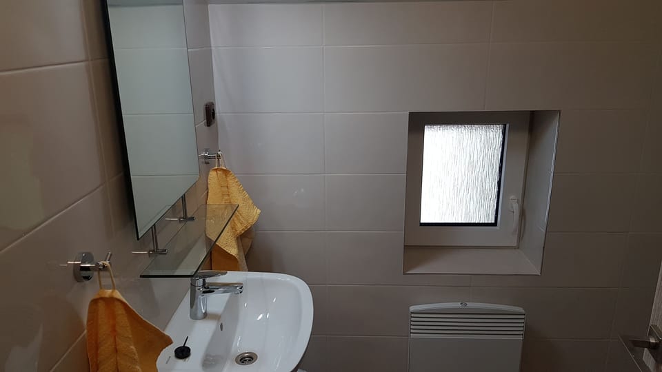 Shower, rainfall showerhead, towels, toilet paper