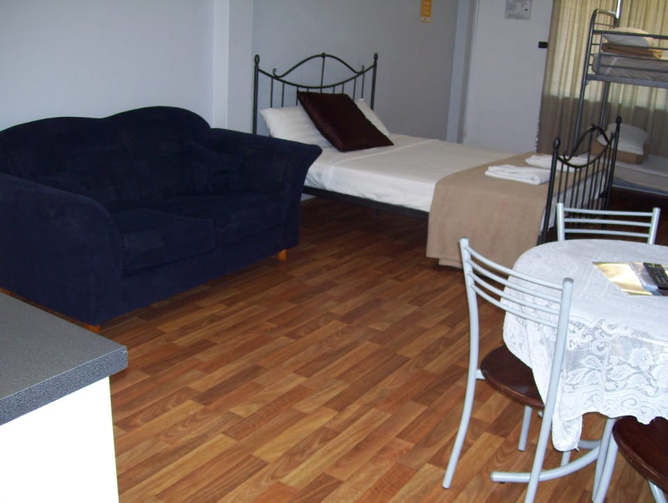 WiFi (free), bed sheets