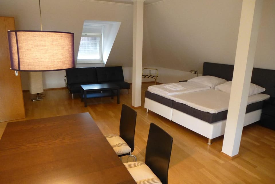Premium bedding, desk, soundproofing, free WiFi