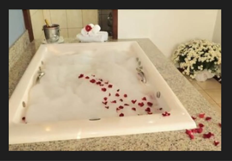 Jetted tub