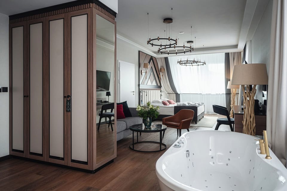 Executive Apartment, 1 Bedroom | Premium bedding, minibar, in-room safe, individually decorated