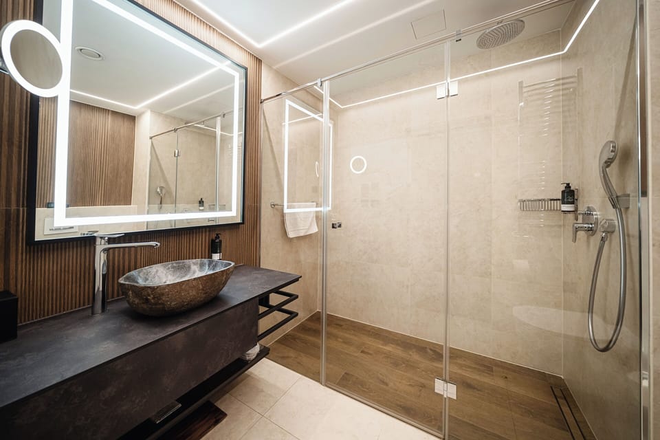 Executive Apartment, 1 Bedroom | Bathroom | Designer toiletries, hair dryer, bathrobes, slippers