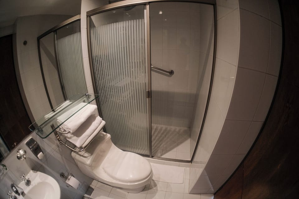 Superior Double Room, Jetted Tub | Bathroom | Shower, rainfall showerhead, hair dryer
