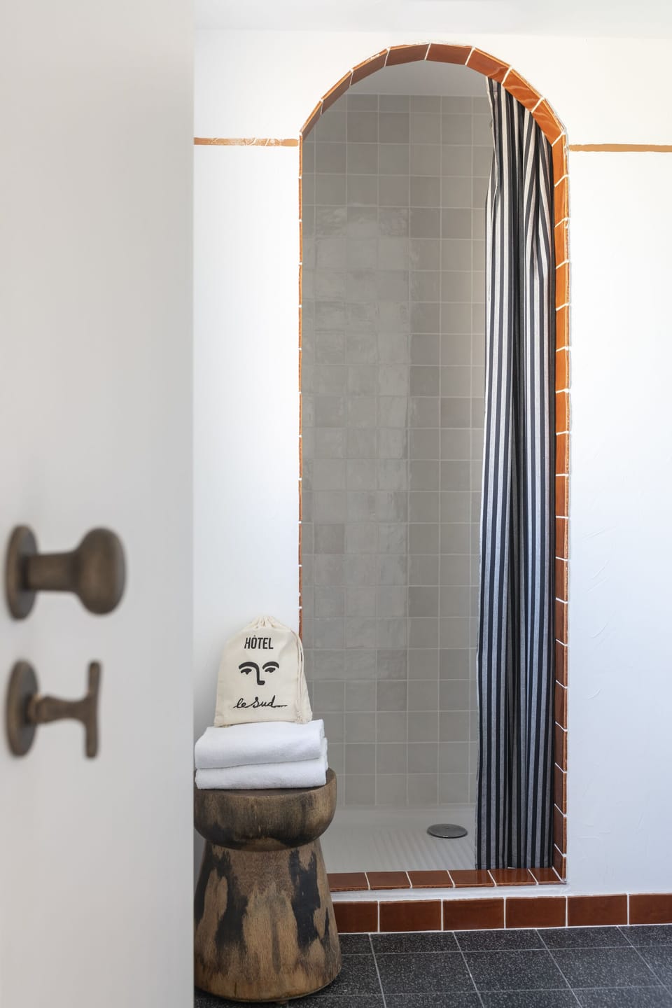 Standard Double or Twin Room, Garden View | Bathroom | Hair dryer, towels