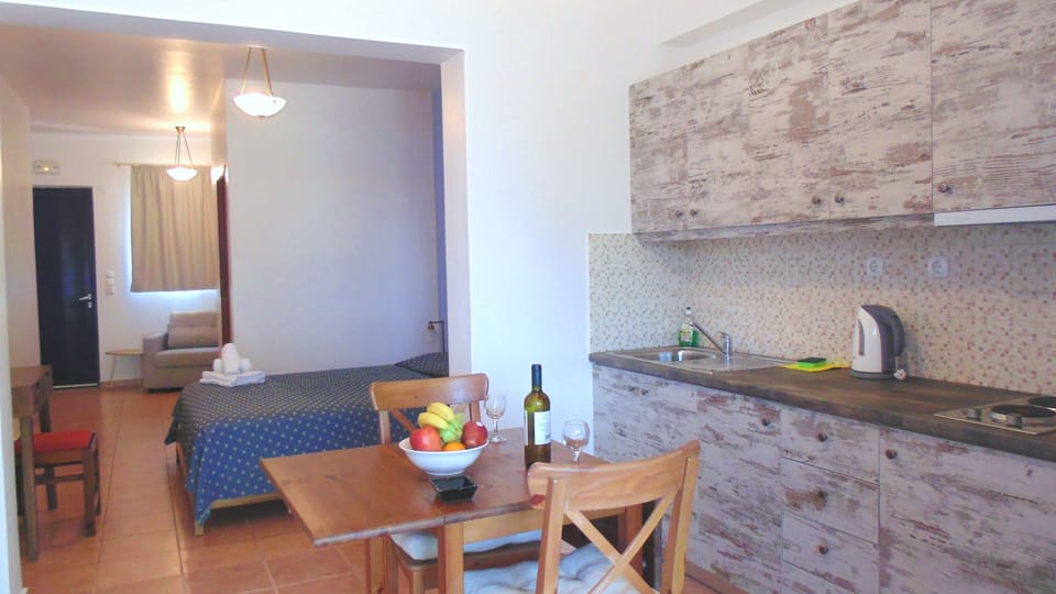 Superior Studio, Sea View, Ground Floor | Private kitchenette | Mini-fridge, stovetop, coffee/tea maker, electric kettle