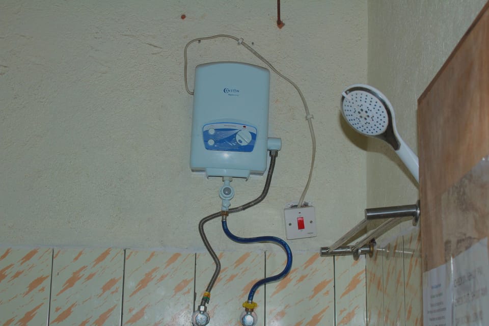 Deluxe Double Room | Bathroom shower