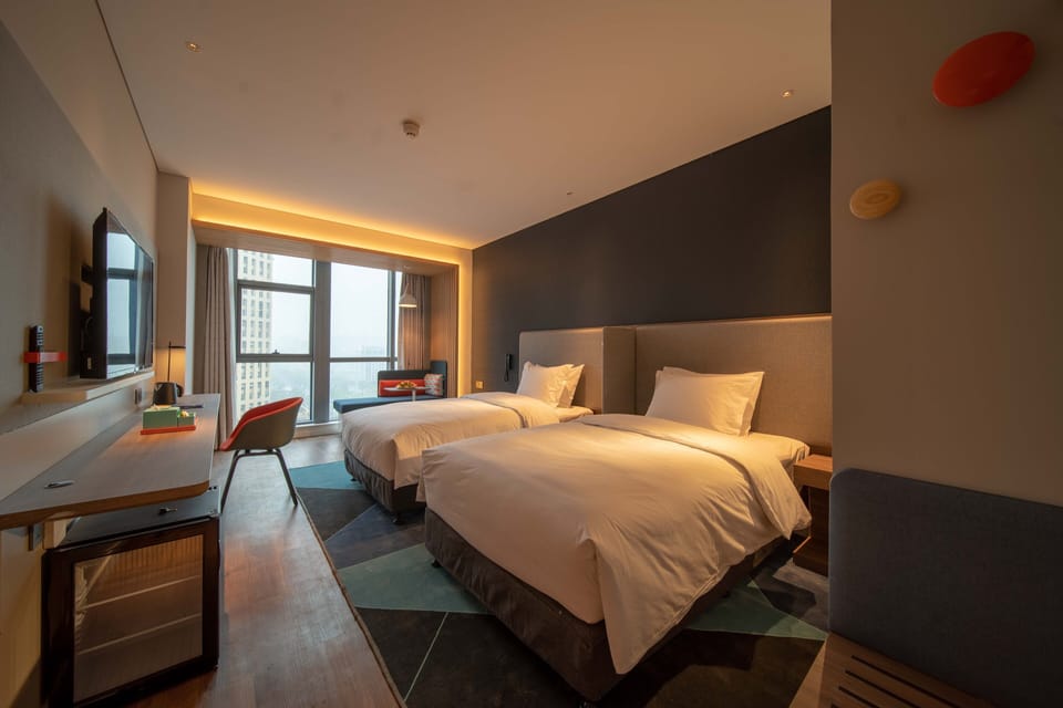 Standard Room, 2 Twin Beds (High Floor) | Soundproofing, iron/ironing board