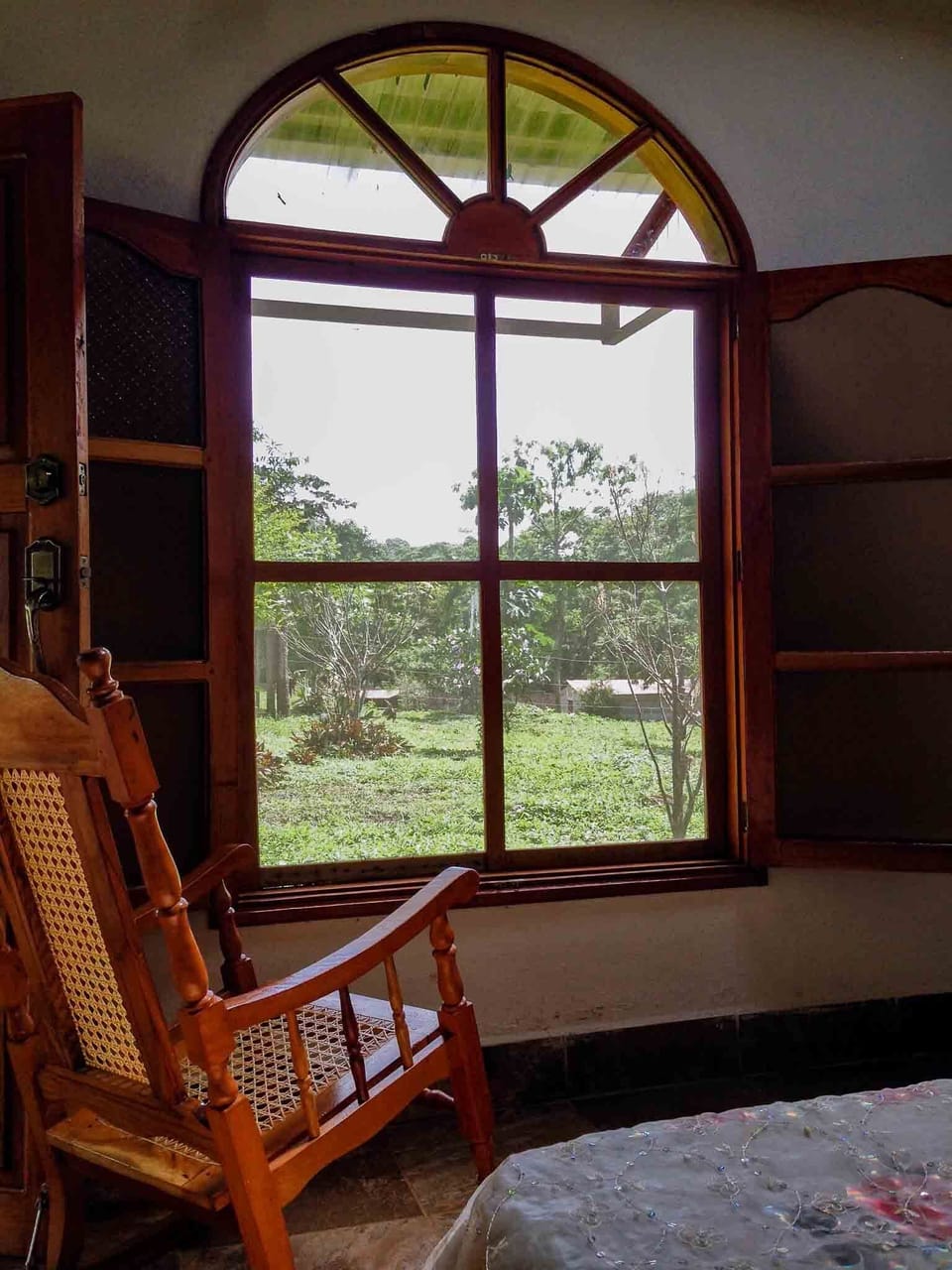 Standard Room, Mountain View, Garden Area | Laptop workspace, individually decorated, bed sheets