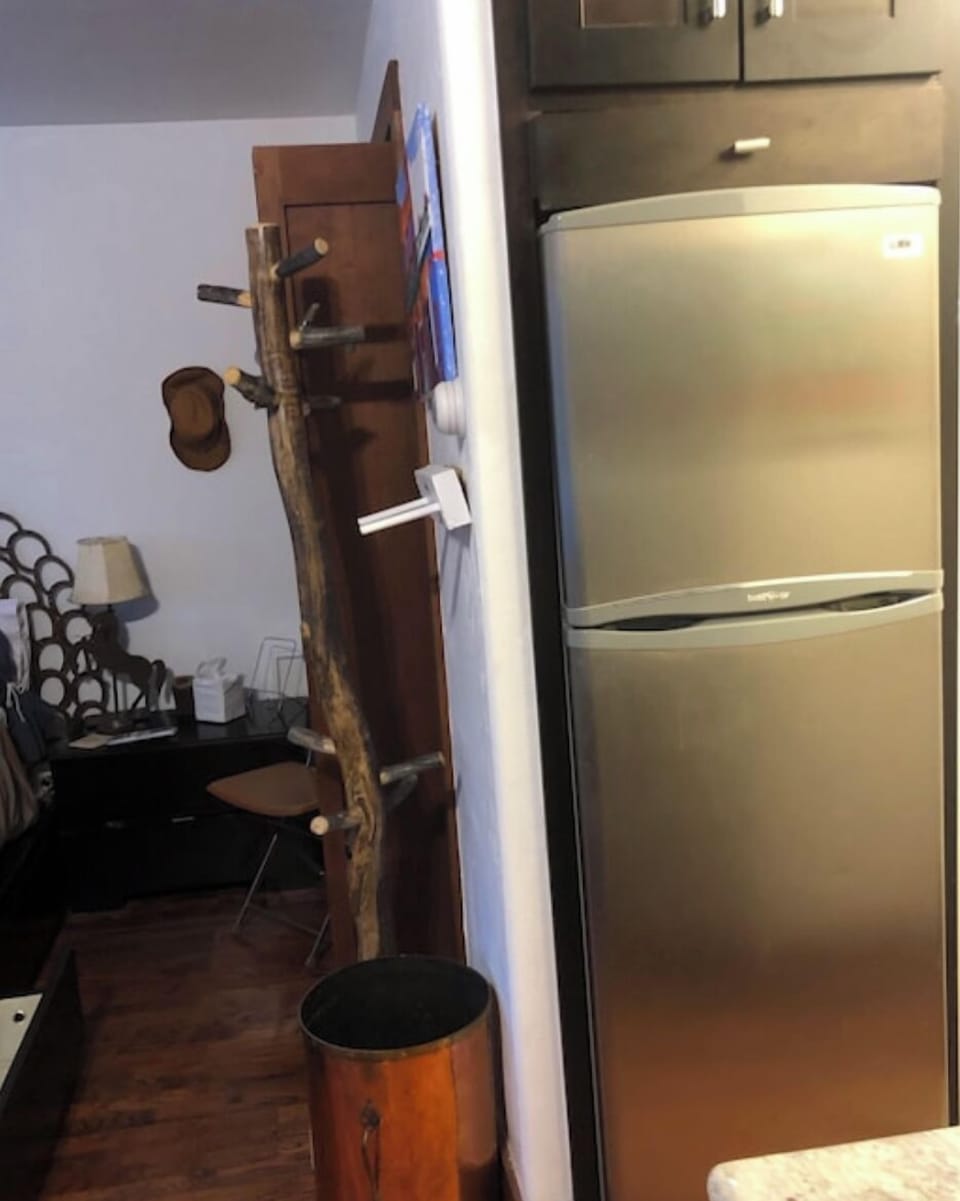 A padded copper umbrella stand for your skis and snowboards.