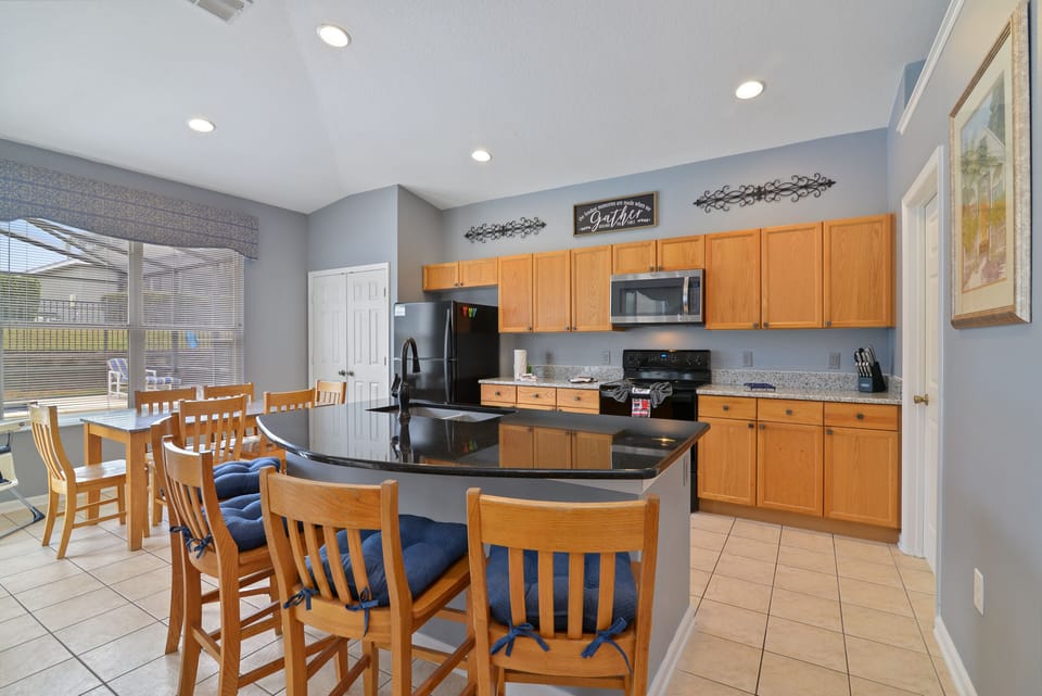Kitchen w/granite tops and appliances 