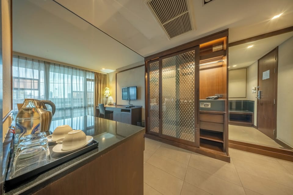 Deluxe Twin Room | In-room safe, blackout drapes, iron/ironing board (on request)