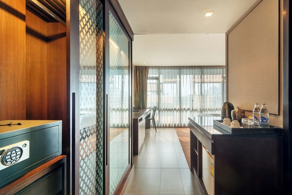 Deluxe Room | In-room safe, blackout drapes, iron/ironing board, free WiFi