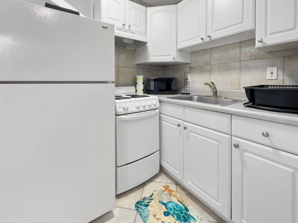 Microwave, toaster, cookware/dishes/utensils, paper towels