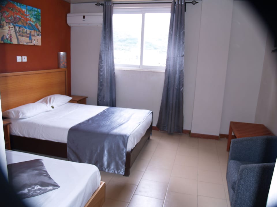 City Twin Room | In-room safe, desk, WiFi (free), bed sheets