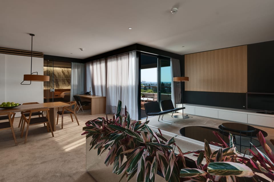 Golden Cape Suite | Living room | LCD TV, pay movies