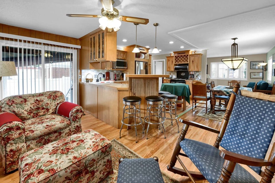 Enjoy a Morning Cup of Coffee or Evening Tea, with FREE Coffee, Sugar and Creamer, this One is On us!