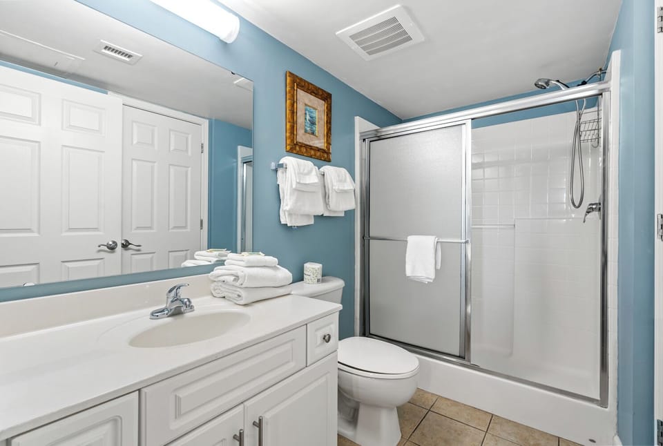 full guest bathroom 