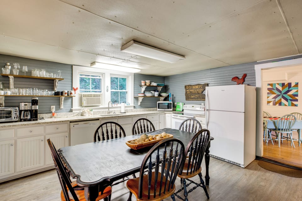 Dining Area | Dishware & Flatware