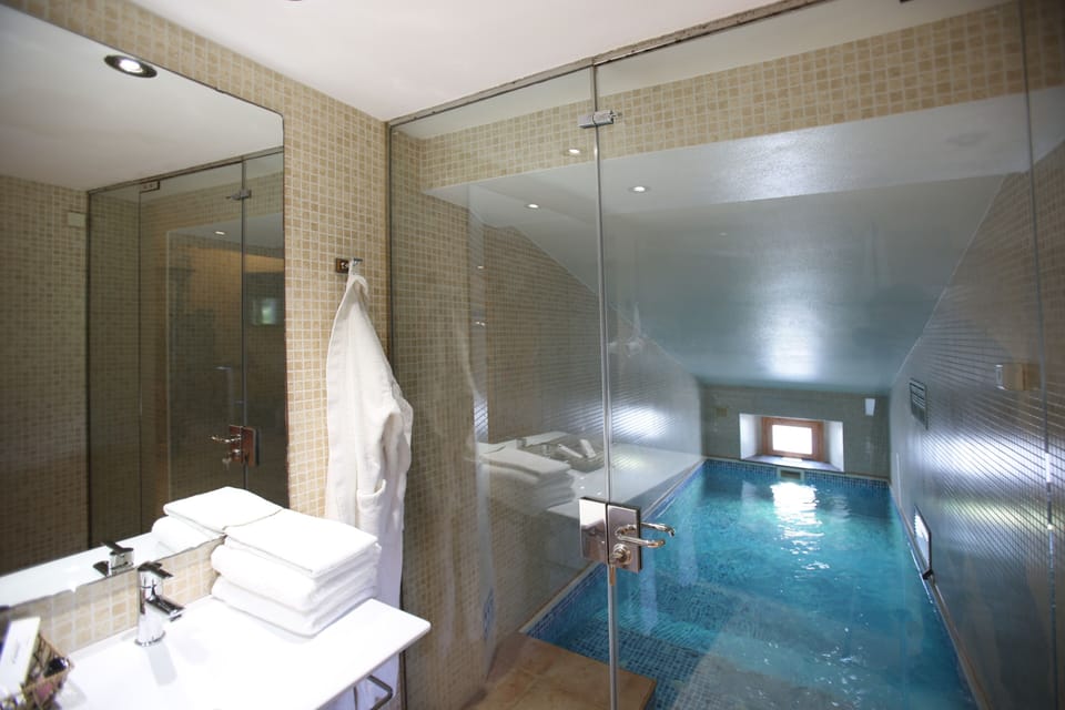 Premium Double Room (Suite n9) | Cribs/infant beds, rollaway beds, free WiFi, bed sheets