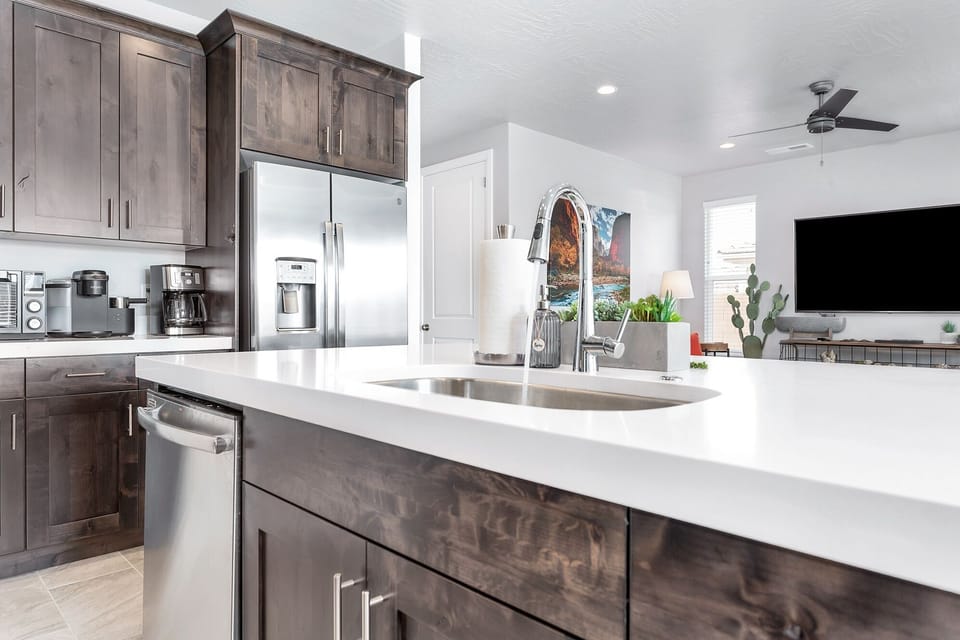 House, 5 Bedrooms | Private kitchen | Fridge, oven, coffee/tea maker, toaster